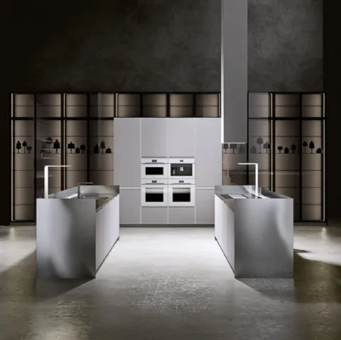 Cucina Design con doppia isola in laccato grigio chiaro e acciaio inox satinato AkB 08 05 di Arrital