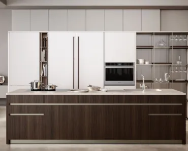 Cucina Moderna con isola Iconica 03 in Rovere Scuro Canneté e Bianco Perla di Veneta Cucine