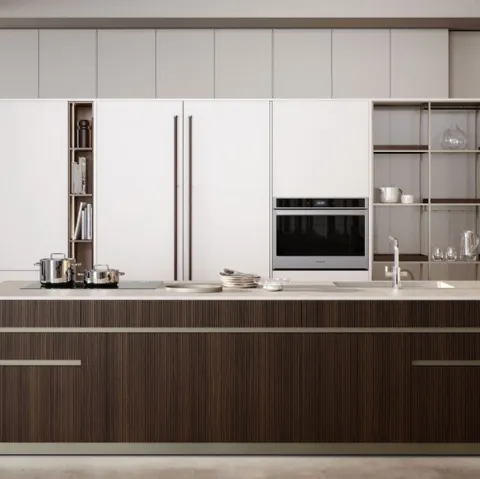 Cucina Moderna con isola Iconica 03 in Rovere Scuro Canneté e Bianco Perla di Veneta Cucine