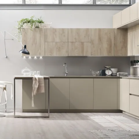 Cucina Moderna Lounge 10 angolare con penisola in laccato Beige Ecru e Rovere Coloniale di Veneta Cucine