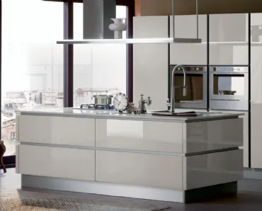 Cucina Moderna Ri-flex 06 con isola in vetro laccato lucido Grigio Corda di Veneta Cucine